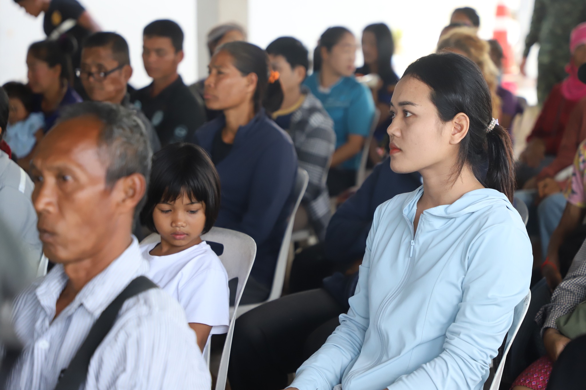 title - เลขาฯ ส.ป.ก. รุดให้กำลังใจพี่น้องเกษตรกรในเขตปฏิรูปที่ดินพื้นที่ชายแดนอุบลฯ ใกล้จุดสู้รบเพียง 7 กม.